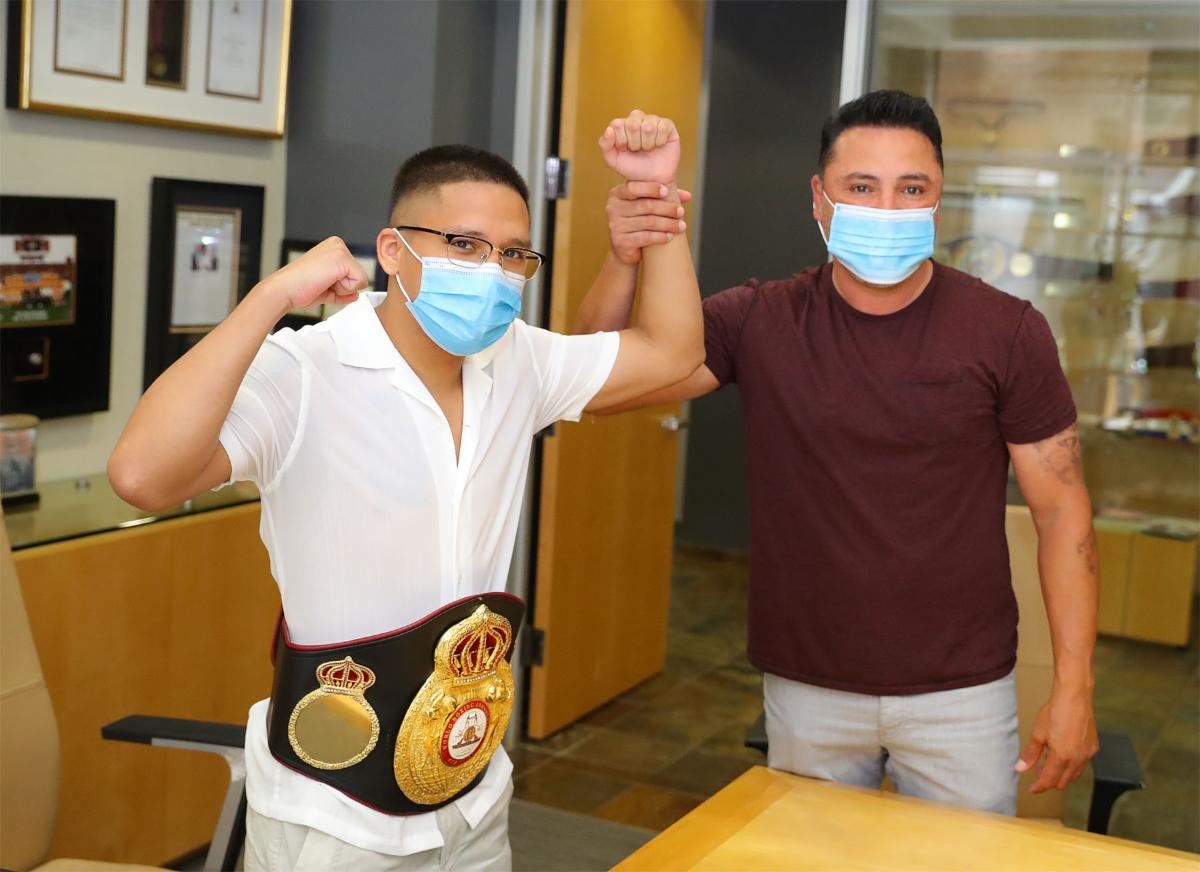 Oscar de la Hoya Presents WBA Super Flyweight World Title Belt to Joshua Franco